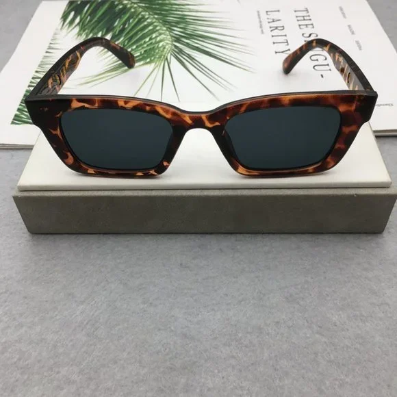 Fashion Sunglasses for Women and Men - Picture 4 of 6